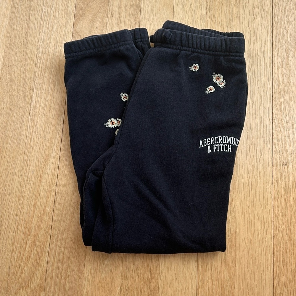 Abercrombie kids/girls black and embroidered joggers in size 7/8